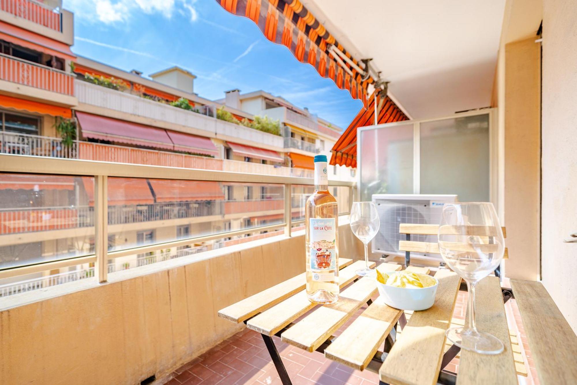 Near Old Town And Apartment Fully Renovated Niza Exterior foto
